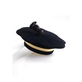 Tocco elegante per Avvocato con fiocco pon pon in seta e fascia decorativa